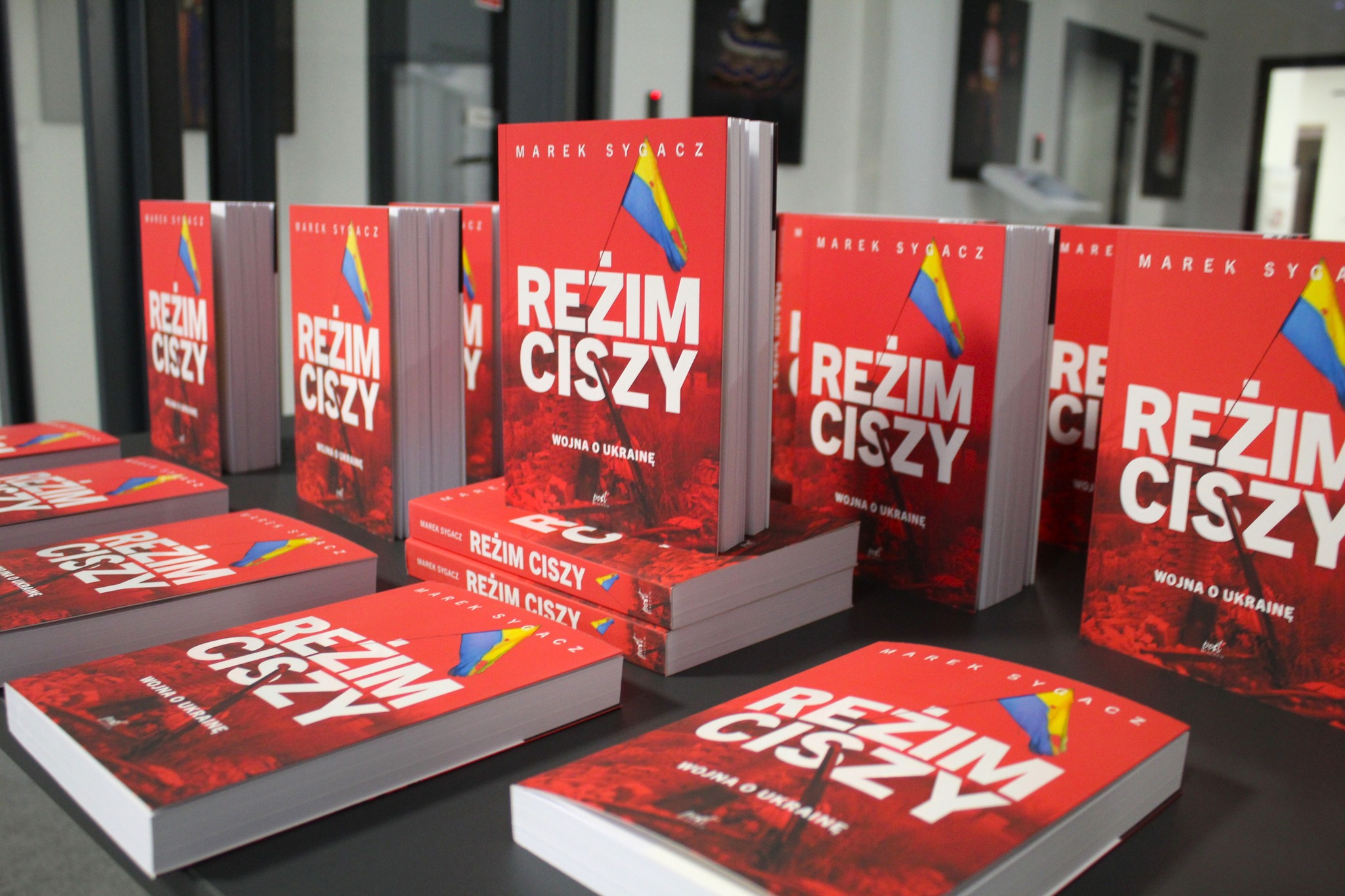 Biblioteka Babel #38 - "Reżim ciszy. Wojna o Ukrainę" Marka Sygacza